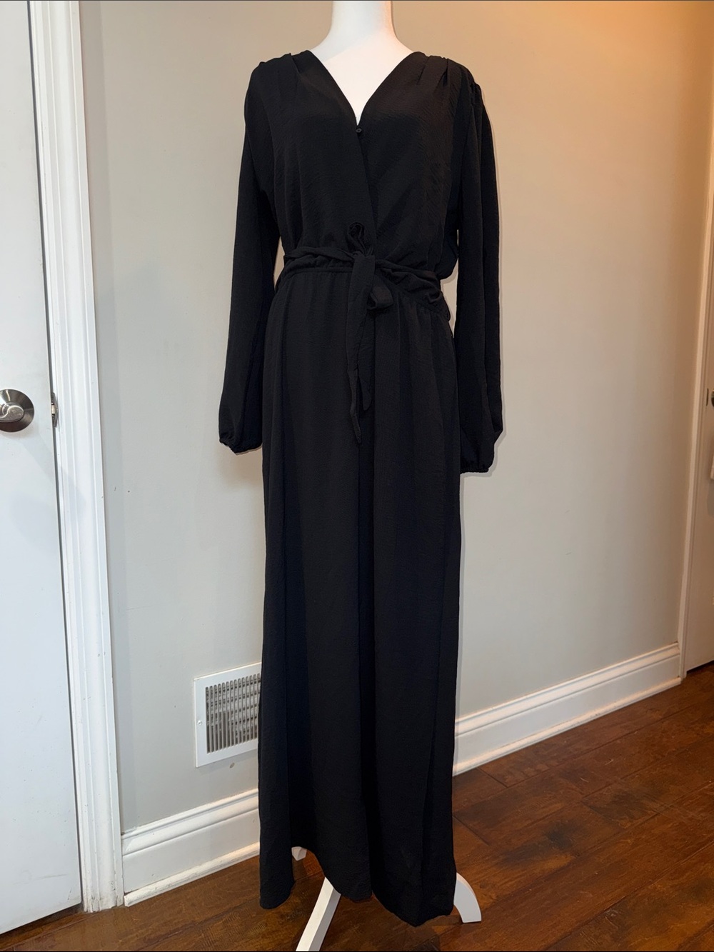 Chic Black Long-Sleeve Maxi Dress with Tie Waist